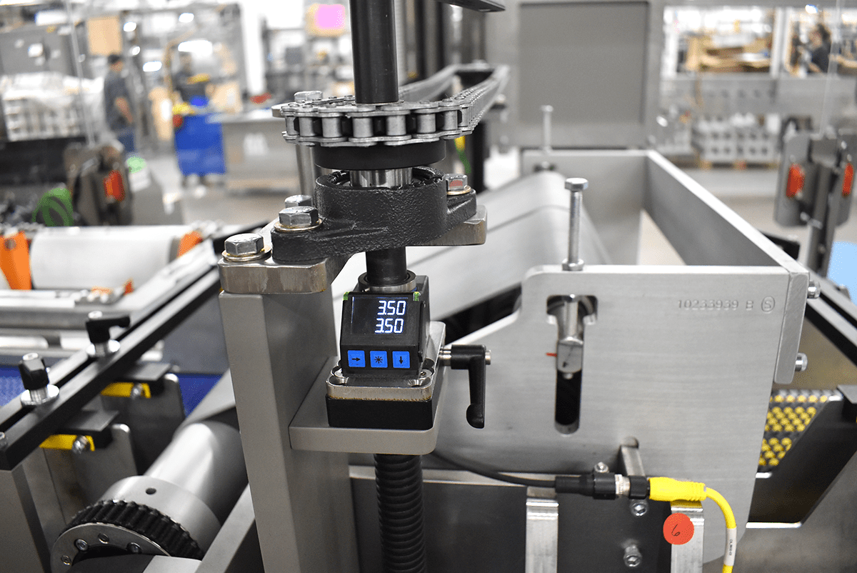 Machine adjustment point with indicator displaying numbers